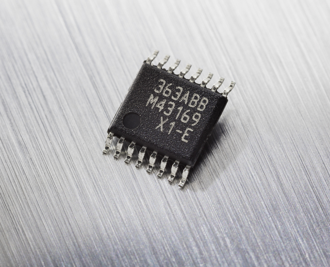 Programmable Triaxis® Hall-effect Sensor IC with SPI (MLX90363) I 